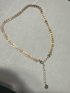 Delicate Gold Leaf Motif Necklace for Women